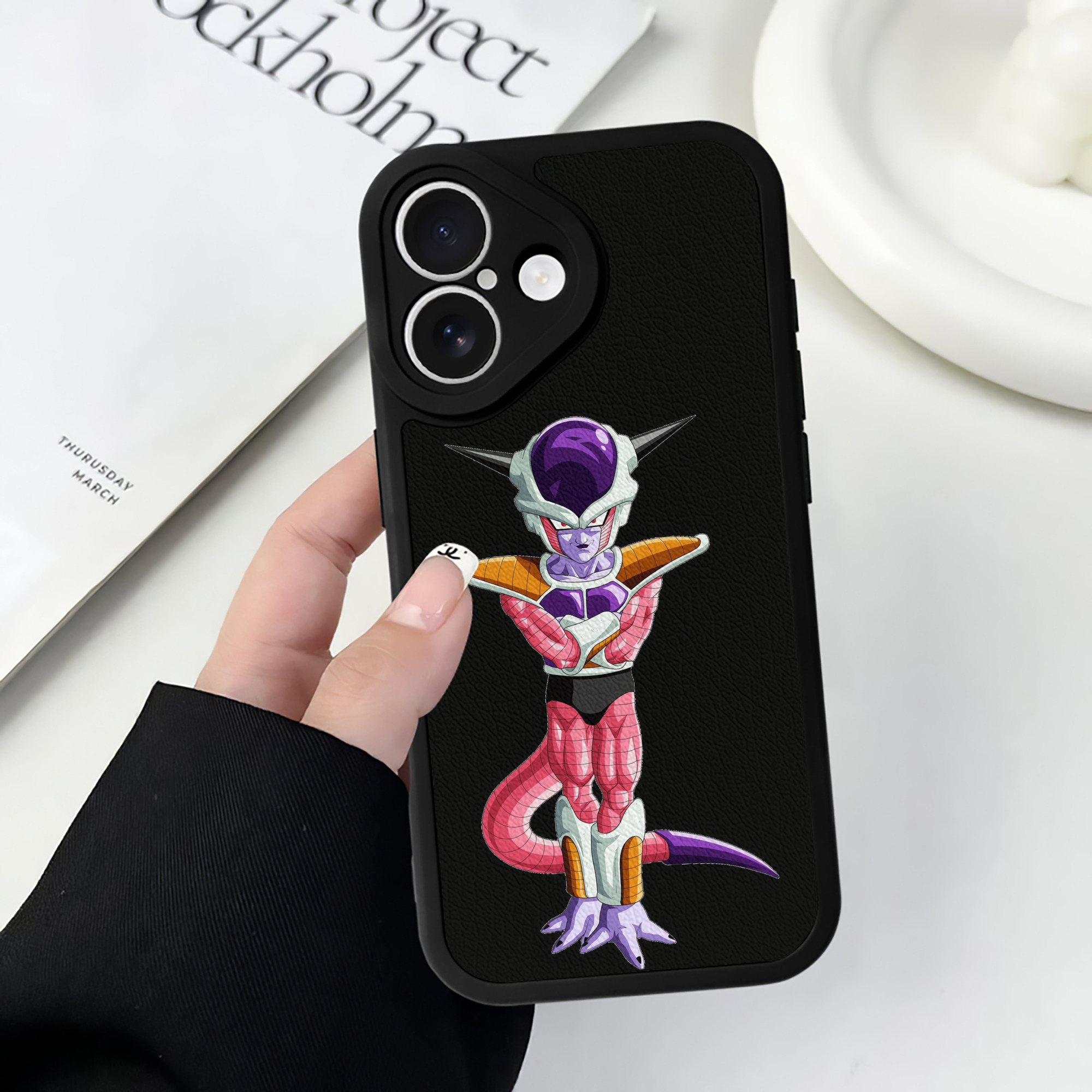 （画像用） ドラゴンボール フリーザ DRAGON BALL Frieza 【iPhone 16シリーズ対応】シリコンスマホケース（レザー調） 材質：シリコン